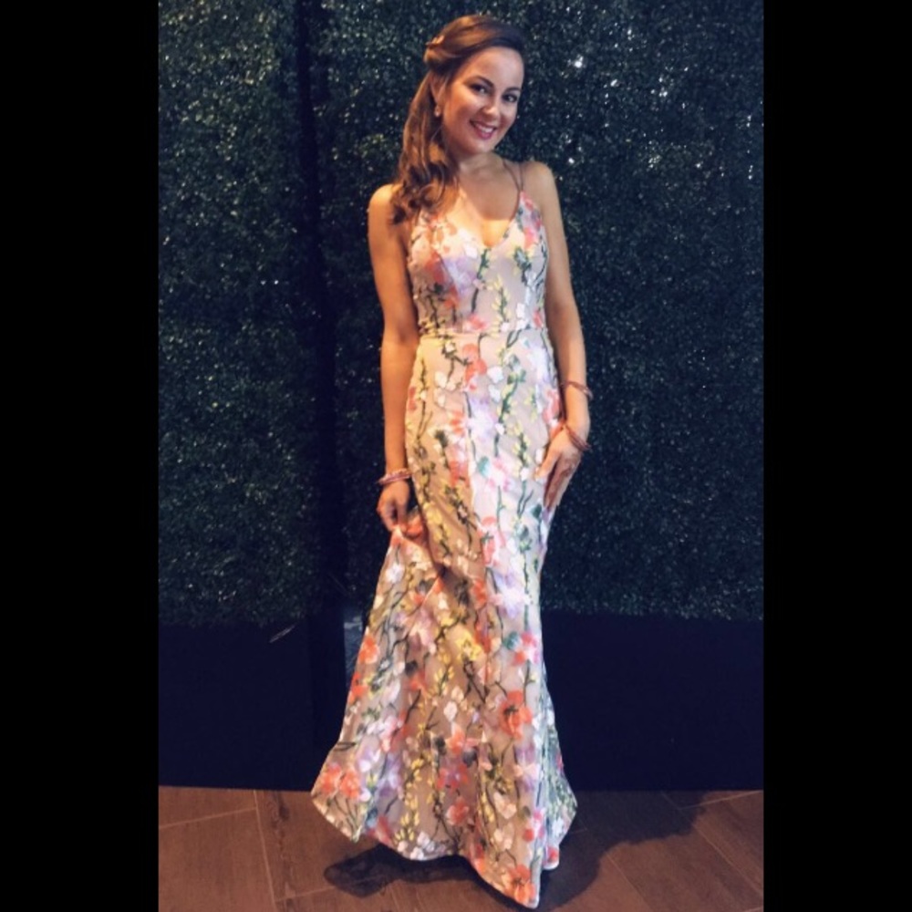 Floral appliqué dress🌸